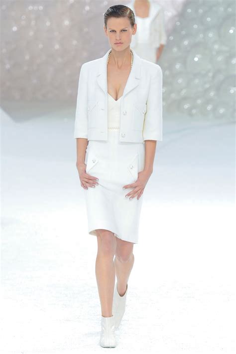 tailleur chanel bianco estivo 2012|Chanel spring 2012 dresses.